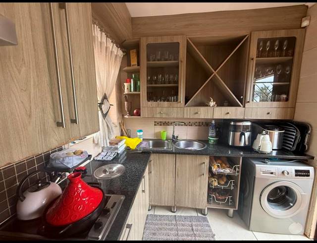 4 BEDROOM HOUSE FOR SALE IN ROOIHUISKRAAL